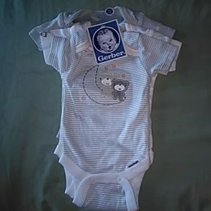 Newborn Pack of 3 Onesies